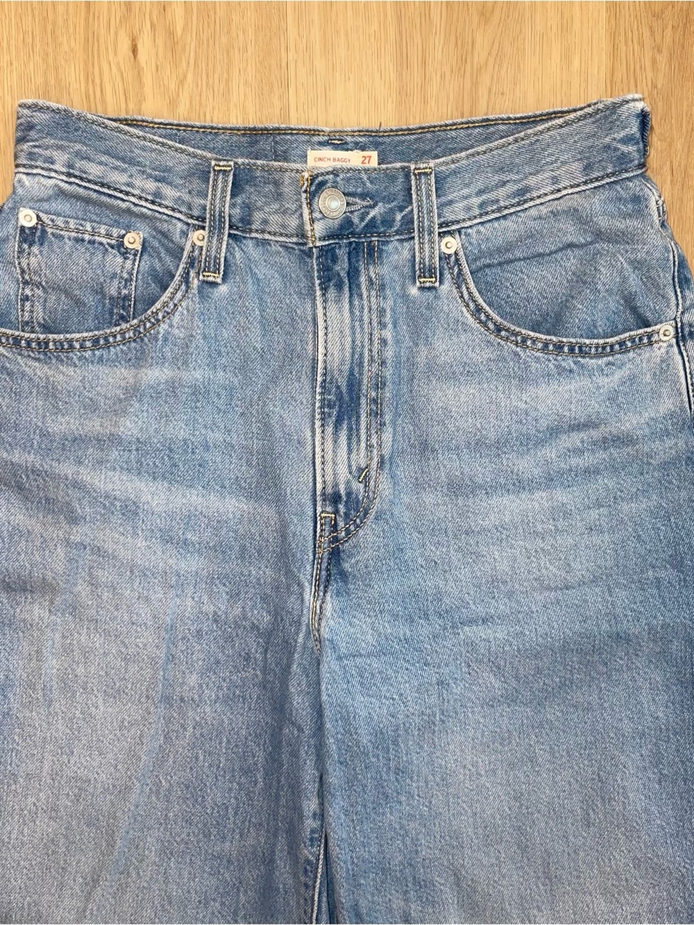 Levi's High Rise Cinched Baggy Jeans - Picture 3 of 10